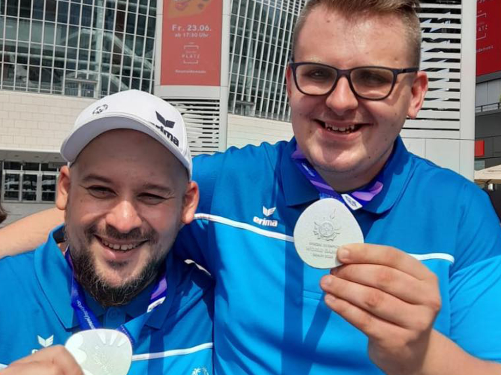 Jürgenhorvath und André Kowald mit ihrer Silbermedaille